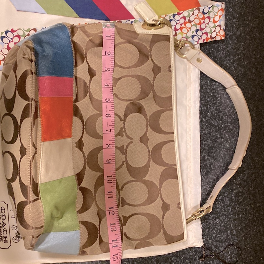 COACH jacquard w/multicolored band at base. Cream patent leather trim. #10858 - Picture 14 of 15